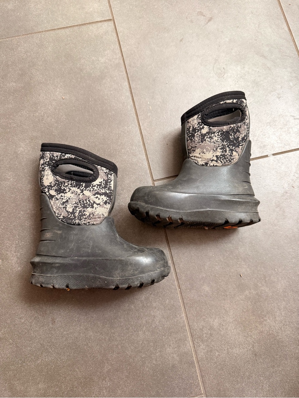 Winter Bogs- size 8